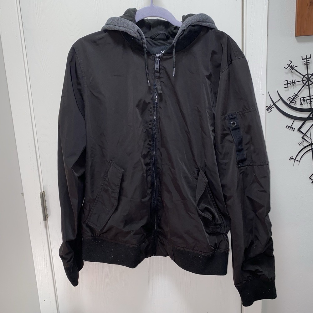 Men's Hollister Nylon Black Windbreaker Jacket With Gray Sweatshirt Hood Large